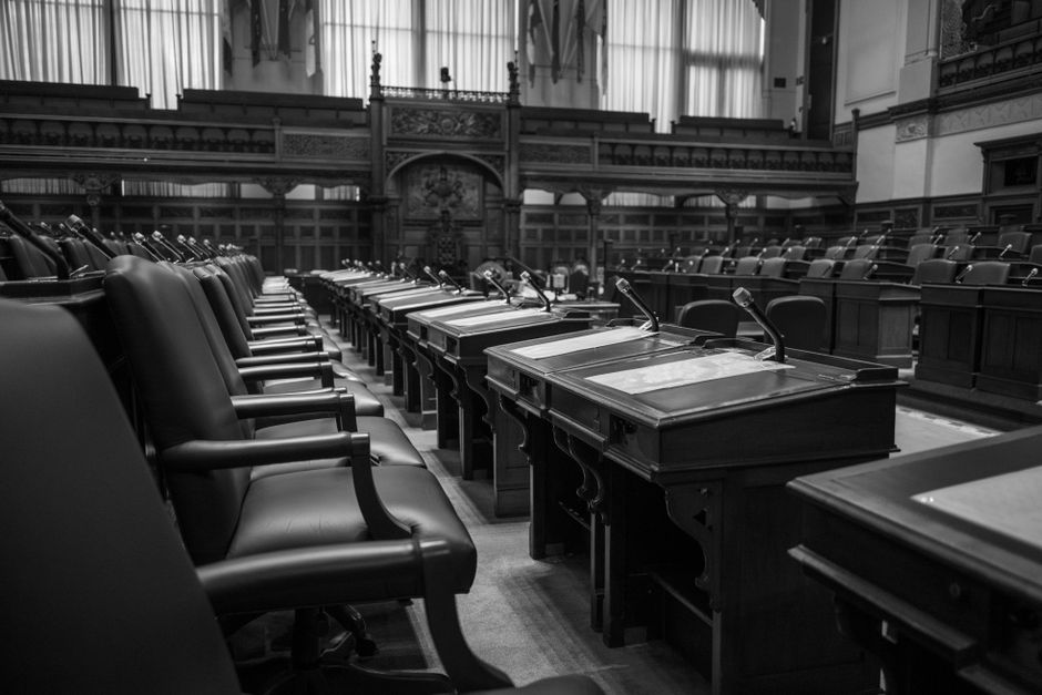 Les mots à éviter et ceux qui apaisent en débat public